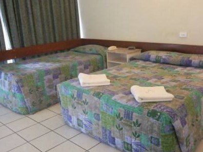 Palms Motel - Accommodation Perth 2