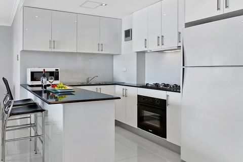 Lakeside Waterfront Apartment 18 - Accommodation Perth 3
