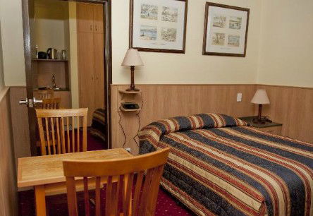 Boyles Hotel - Accommodation Perth 3