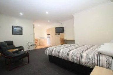 Lakeview Motor Inn - Accommodation Perth 1