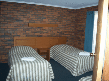 Golden Palms Motel - Perth Resorts 4