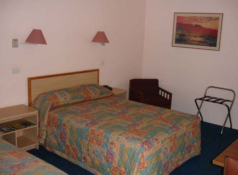 Poinciana Inn - Accommodation Perth 1