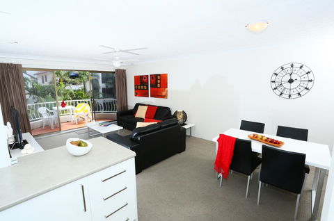 St Tropez Holiday Apartments - Accommodation Perth 6