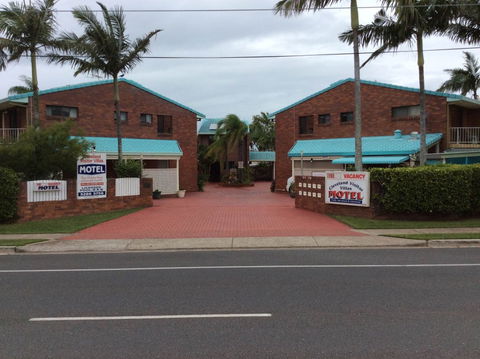 Cleveland Visitor Villas Motel & Shailer Park Garden Villas - Accommodation Perth 2
