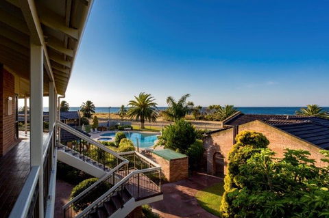 Busselton Beach Resort - Accommodation Perth 3