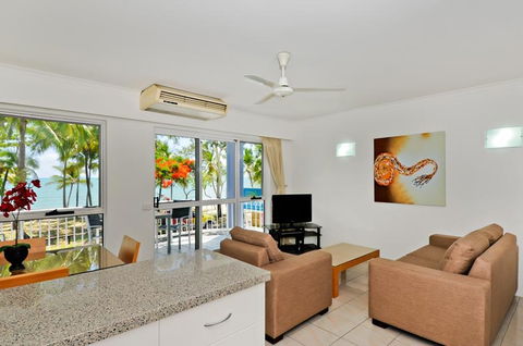 Agincourt Beachfront Apartments - Accommodation Perth 6