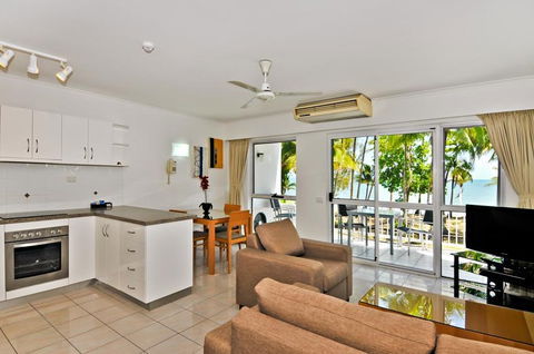Agincourt Beachfront Apartments - Accommodation Perth 7