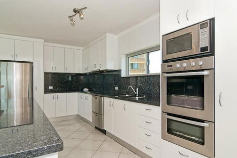 Chateau Royale Beach Resort - Accommodation Perth 3