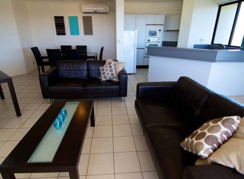 Surfers Hawaiian - Accommodation Perth 2