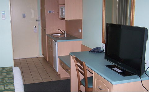 Green Gables Motel - Accommodation Perth 3