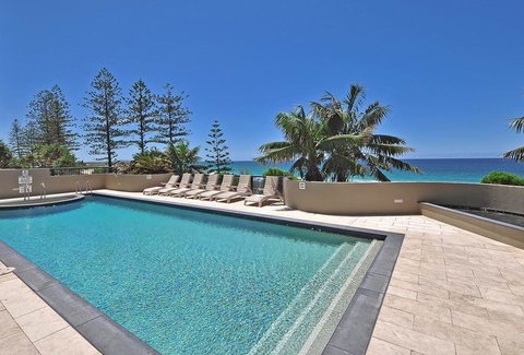 Clubb Coolum Beach - Accommodation Perth 1