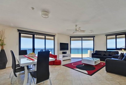 Clubb Coolum Beach - Accommodation Perth 2