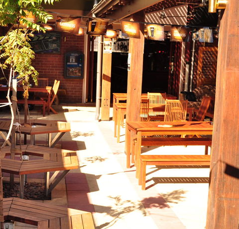 Brecknock Hotel - Accommodation Perth 0