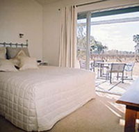 Tinnies At Back Creek Vineyard - Accommodation Perth