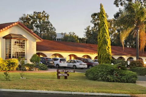 McNevins Warwick Motel & Gunyah Restaurant - Accommodation Perth 0