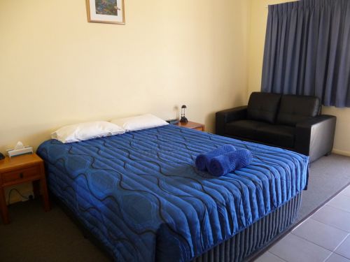 Moura QLD Accommodation Perth