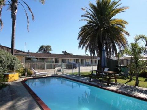 Albatross Motor Inn - Accommodation Perth 0