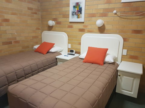 Cousins Motor Inn - Accommodation Perth 14