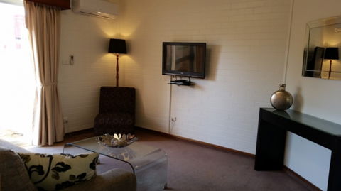 Cousins Motor Inn - Accommodation Perth 15