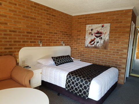 Cousins Motor Inn - Accommodation Perth 7