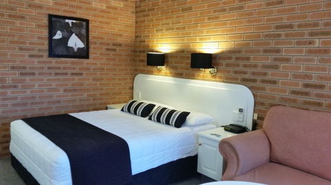 Cousins Motor Inn - Accommodation Perth 8