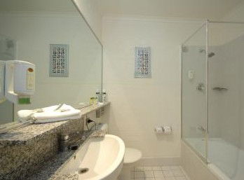 Best Western Grand Country Lodge - Accommodation Perth 2