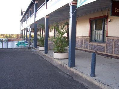 Crown Hotel Motel - Perth Resorts 2
