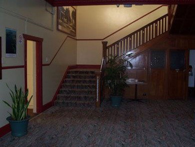 Crown Hotel Motel - Perth Resorts 3