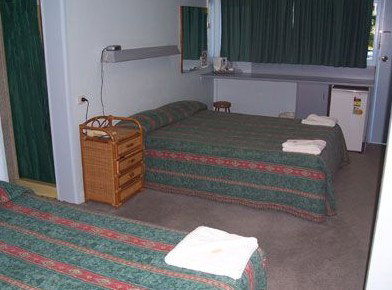 Crown Hotel Motel - Perth Resorts 4