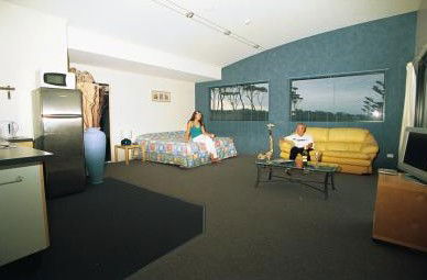 Beach House Mollymook - Accommodation Perth 3