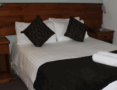 Tullah Lakeside Chalets - Accommodation Perth 1