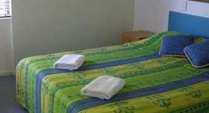 Noosa Parade Holiday Inn - Accommodation Perth 0