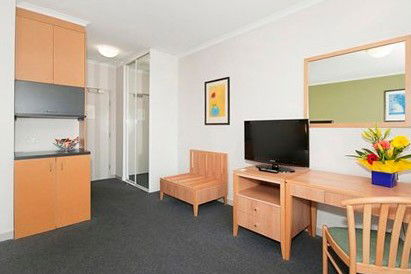 Quality Hotel Woden - Accommodation Perth 3