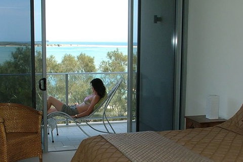 Space Holiday Apartments - Accommodation Perth 3