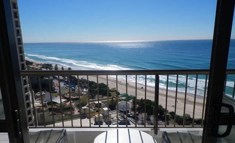 Surfers International Resort - Accommodation Perth 1