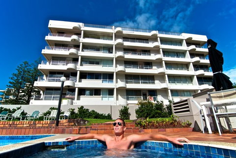 SURFERS CHALET HOLIDAY APARTMENTS - Accommodation Perth 0