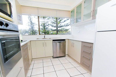 Seacrest Beachfront Holiday Apartments - Accommodation Perth 2