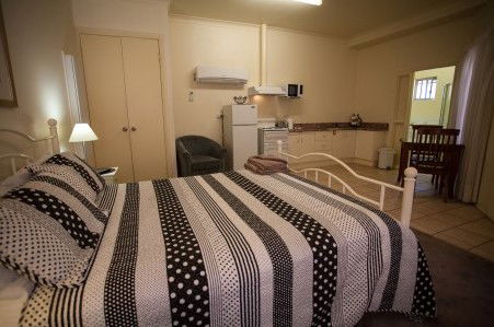 Millies Guesthouse & Serviced Apartments - Accommodation Perth 5