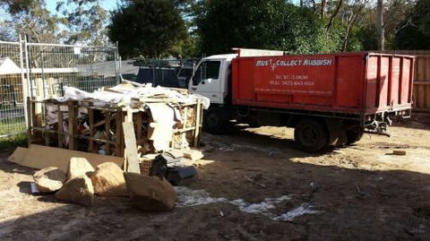 Must Collect Rubbish - Accommodation Perth 1