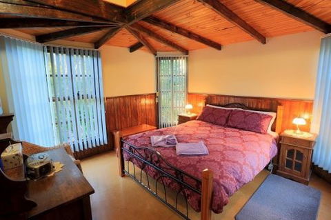 Stanley Lakeside Spa Cabins - Accommodation Perth 2