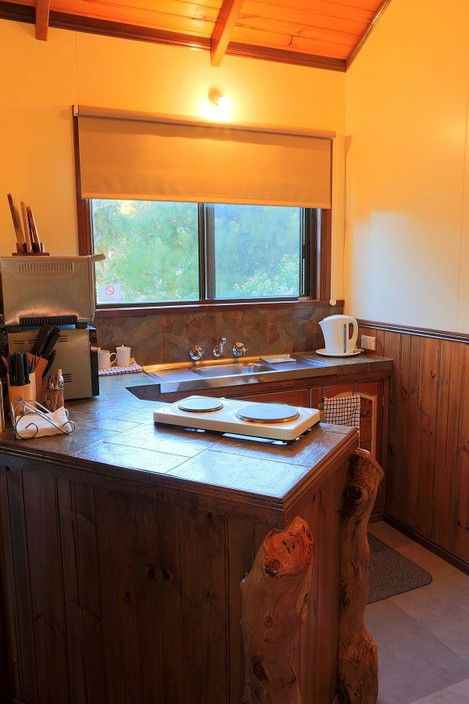 Stanley Lakeside Spa Cabins - Accommodation Perth 5