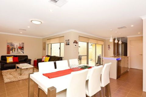 Chesapeake Retreat - Accommodation Perth 0