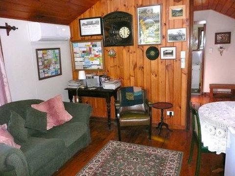 Mt Nebo Railway Carriage & Chalet - Accommodation Perth 5