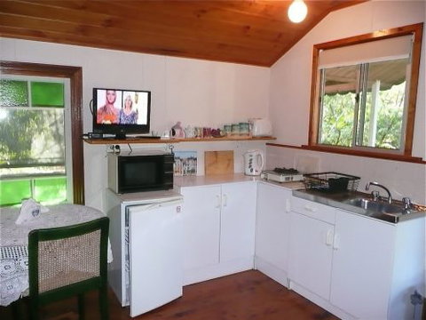 Mt Nebo Railway Carriage & Chalet - Accommodation Perth 6