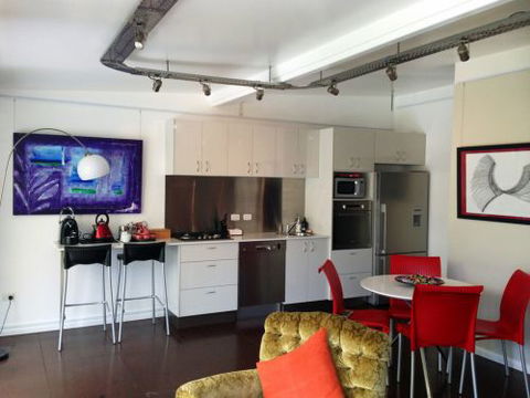 ArtHOUSE Beachfront Accommodation - Accommodation Perth 1