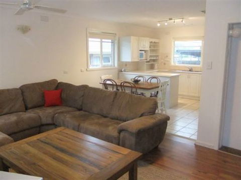 Rosebud Beach House On Kennington - Accommodation Perth 0