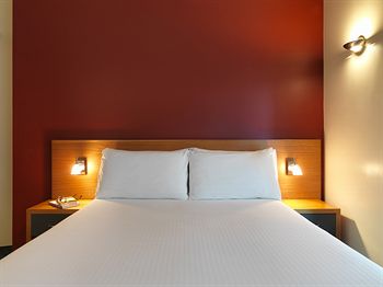 Ibis Melbourne Little Bourke Street - Accommodation Perth 1