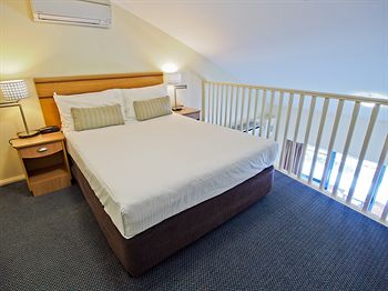 Oaks Waterfront Resort - The Entrance - Accommodation Perth 8
