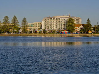 Oaks Waterfront Resort - The Entrance - Accommodation Perth 12