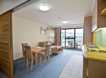 Oaks Waterfront Resort - The Entrance - Accommodation Perth 24